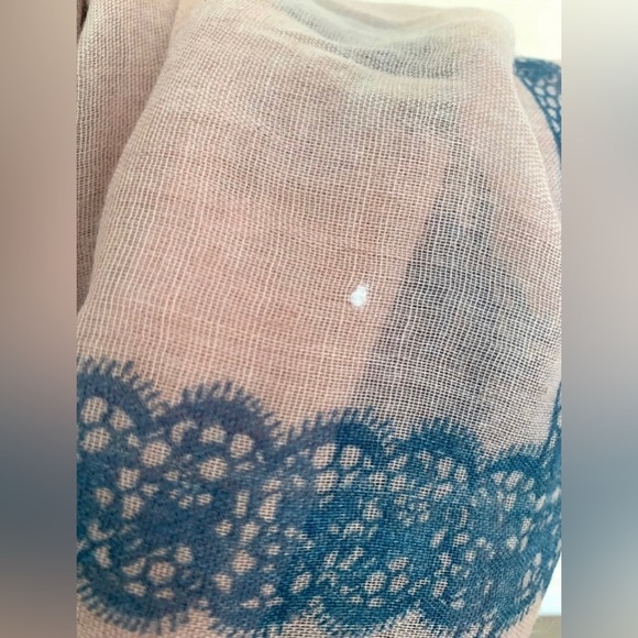 Darice Brand/Pink & Blue Scarf - Picture 4 of 8